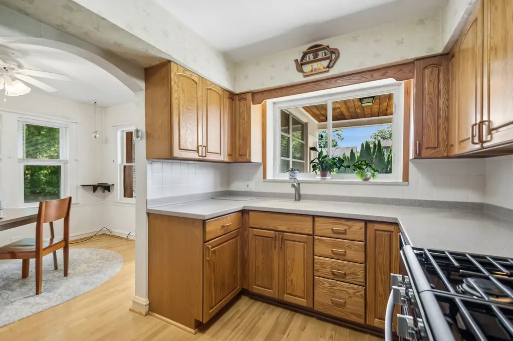 6241 North Leroy Avenue Chicago IL 60646