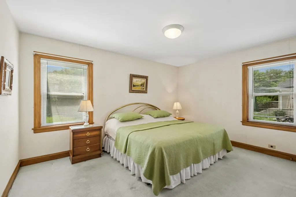 6241 North Leroy Avenue Chicago IL 60646