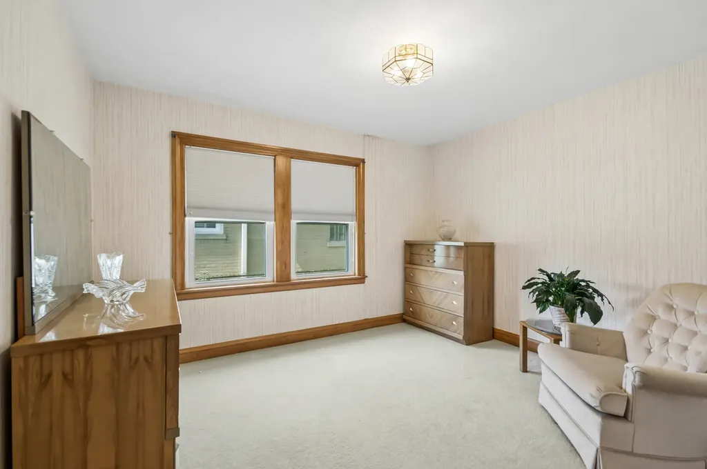 6241 North Leroy Avenue Chicago IL 60646