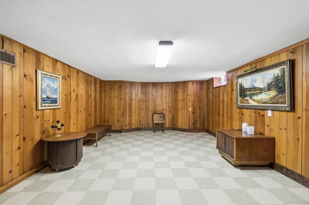 6241 North Leroy Avenue Chicago IL 60646