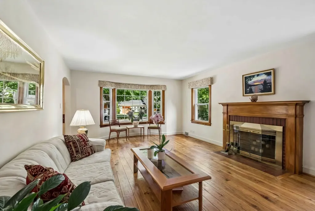 6241 North Leroy Avenue Chicago IL 60646