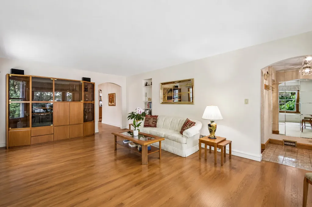 6241 North Leroy Avenue Chicago IL 60646