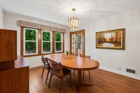 6241 North Leroy Avenue Chicago IL 60646