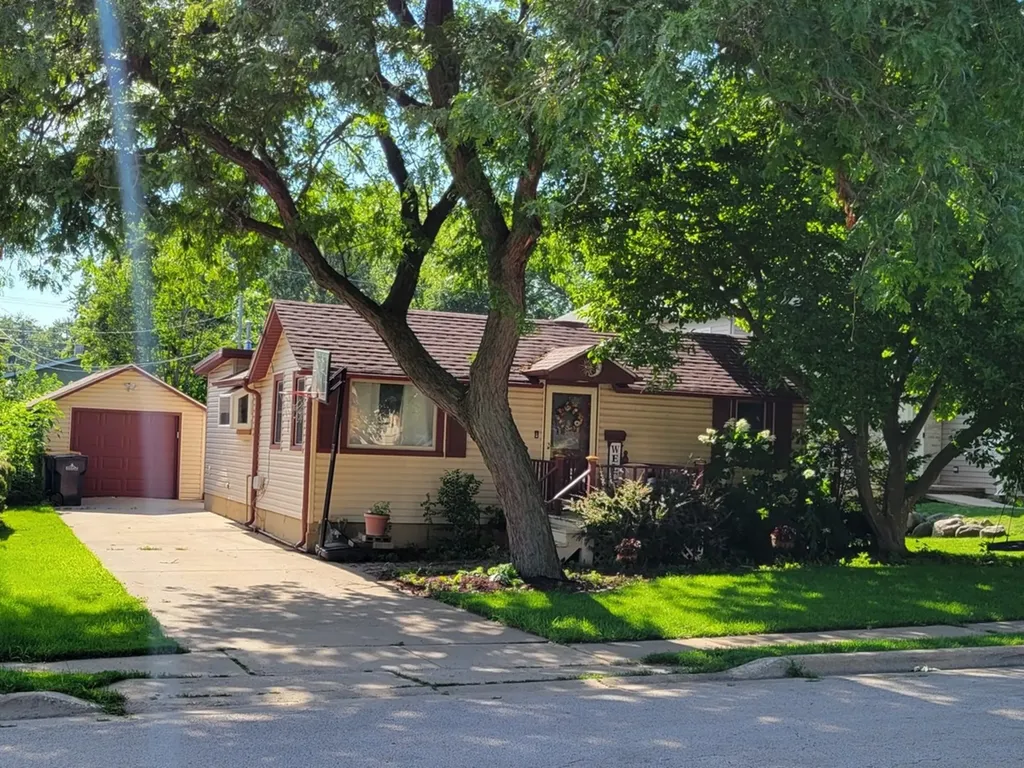 260 South Aldine Street Elgin IL 60123