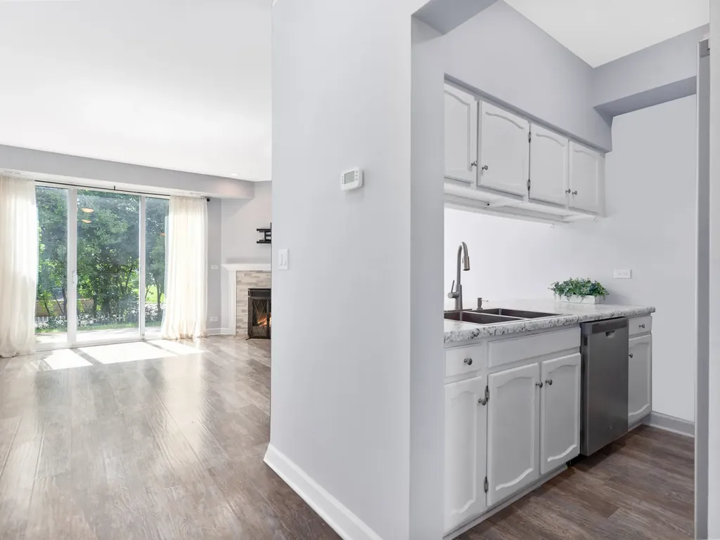 1564 Darien Lake Drive Darien IL 60561