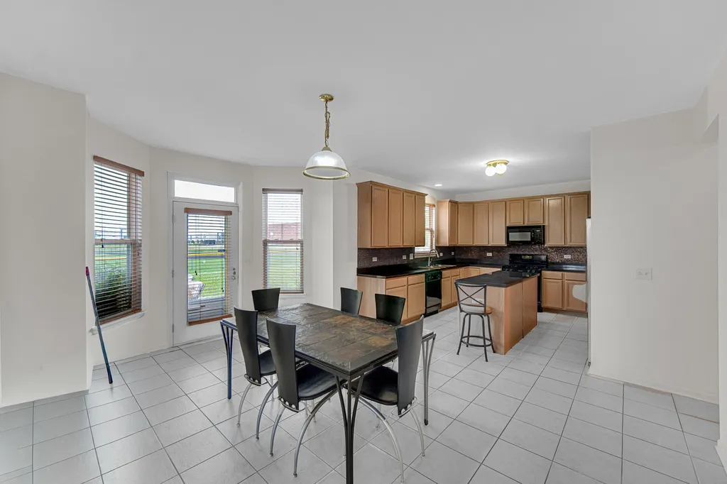 184 Fox Bend Circle Bolingbrook IL 60440