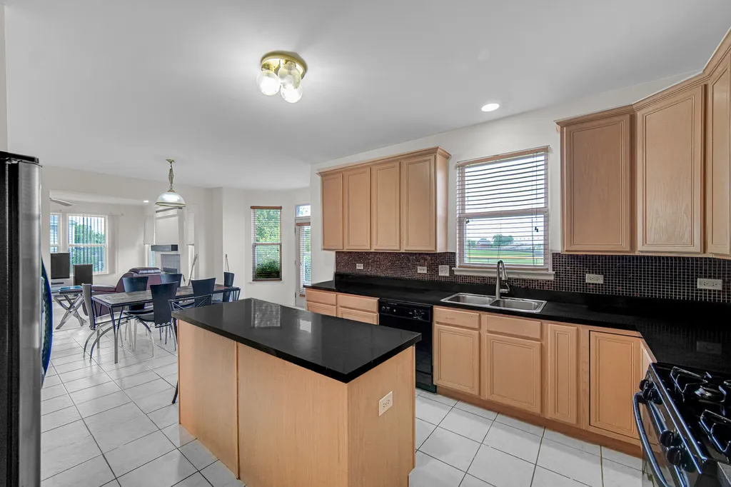 184 Fox Bend Circle Bolingbrook IL 60440