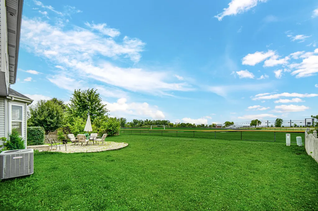 184 Fox Bend Circle Bolingbrook IL 60440