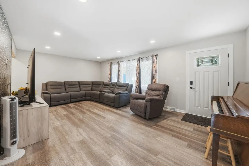 835 Somerset Street New Lenox IL 60451
