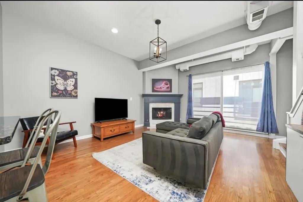 2231 North Lister Avenue Chicago IL 60614