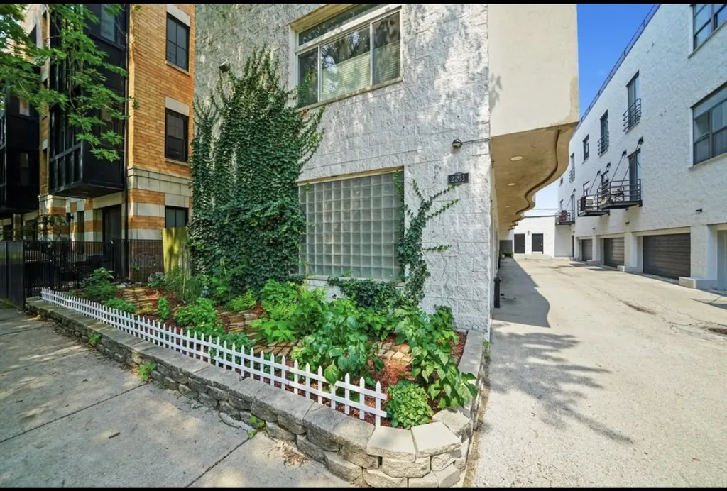 2231 North Lister Avenue Chicago IL 60614