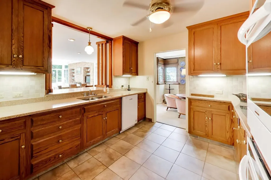 7059 North Olcott Avenue Chicago IL 60631