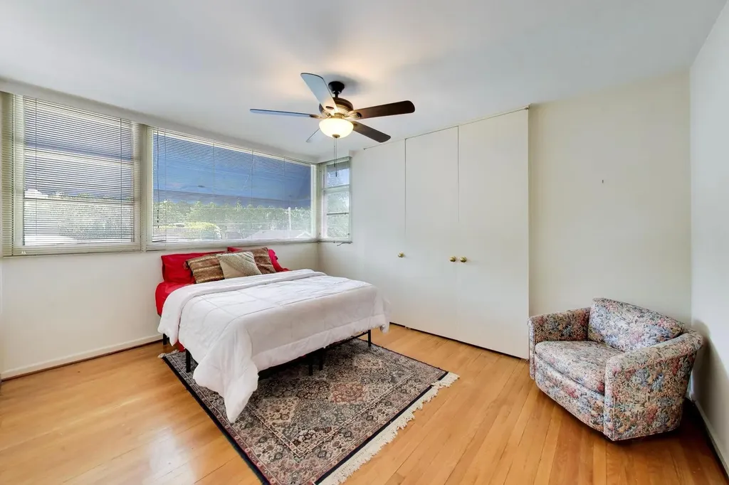 7059 North Olcott Avenue Chicago IL 60631