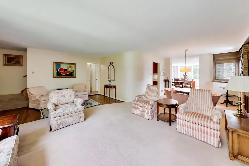 7059 North Olcott Avenue Chicago IL 60631
