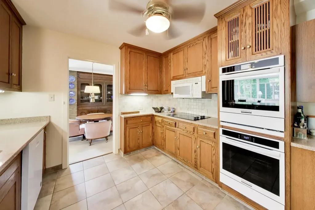 7059 North Olcott Avenue Chicago IL 60631