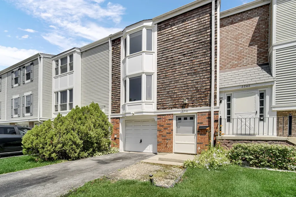 2210 Langdon Place Hoffman Estates IL 60169