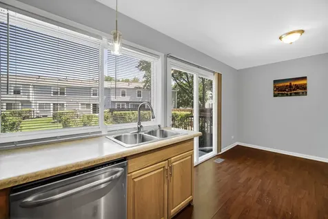 2210 Langdon Place Hoffman Estates IL 60169