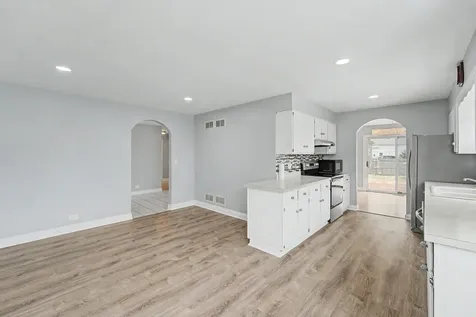 770 Cordial Drive Des Plaines IL 60018