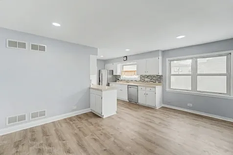 770 Cordial Drive Des Plaines IL 60018