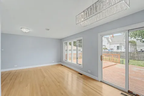 770 Cordial Drive Des Plaines IL 60018