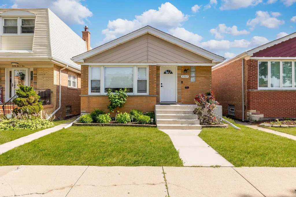 3507 West 77th Street Chicago IL 60652