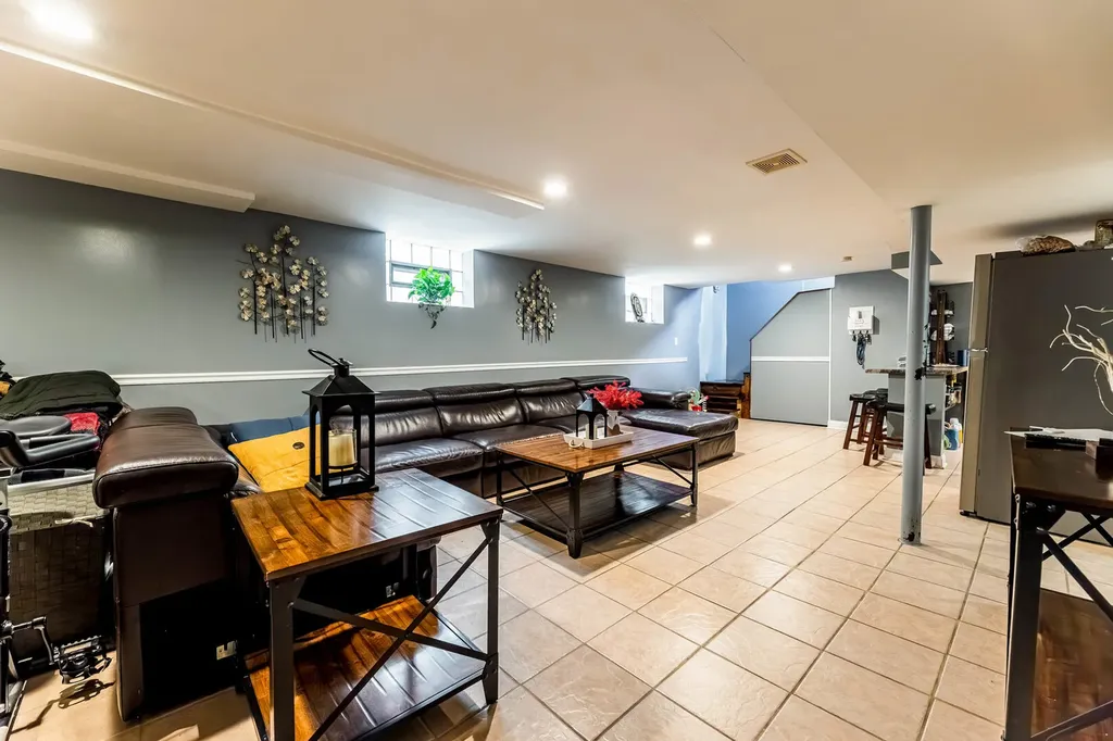 3507 West 77th Street Chicago IL 60652