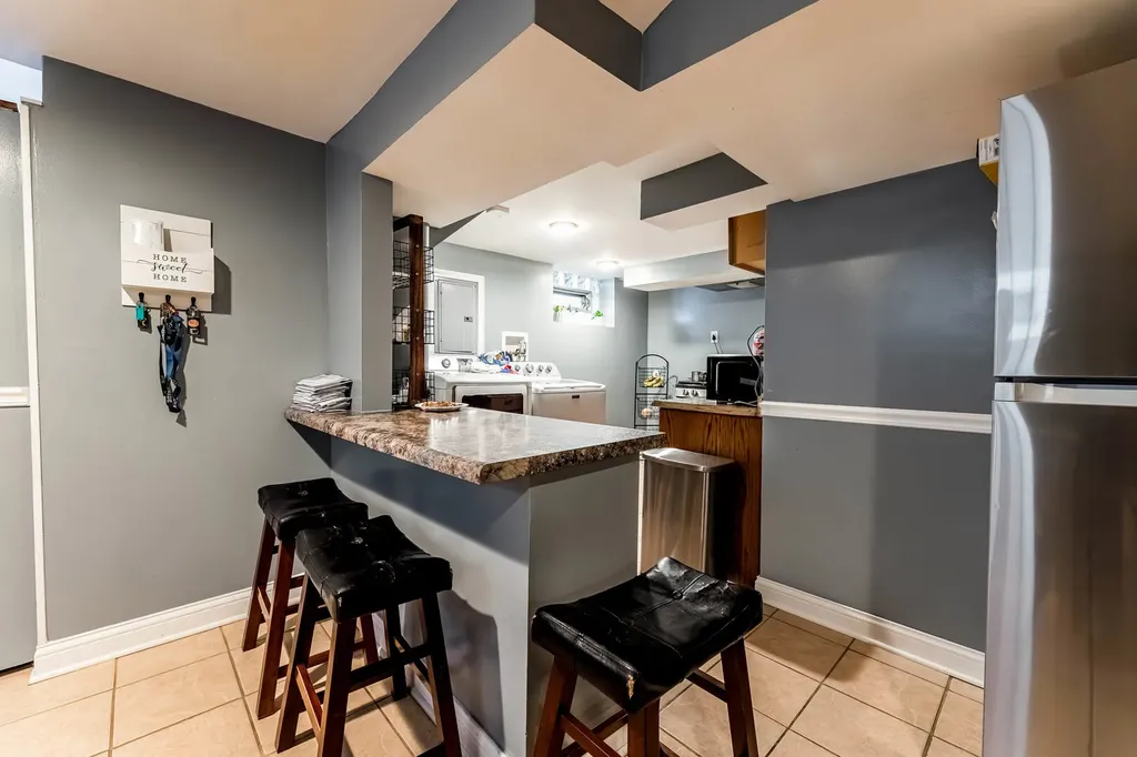 3507 West 77th Street Chicago IL 60652