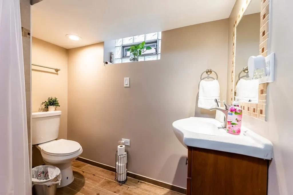 3507 West 77th Street Chicago IL 60652