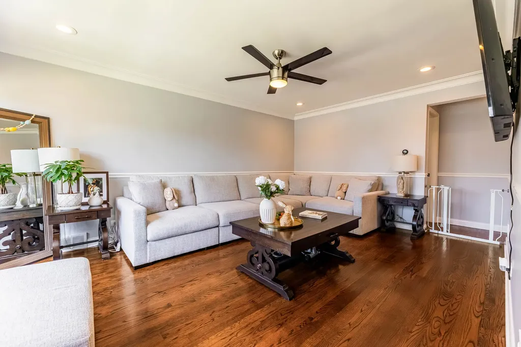3507 West 77th Street Chicago IL 60652