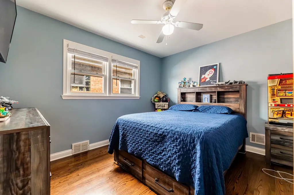 3507 West 77th Street Chicago IL 60652