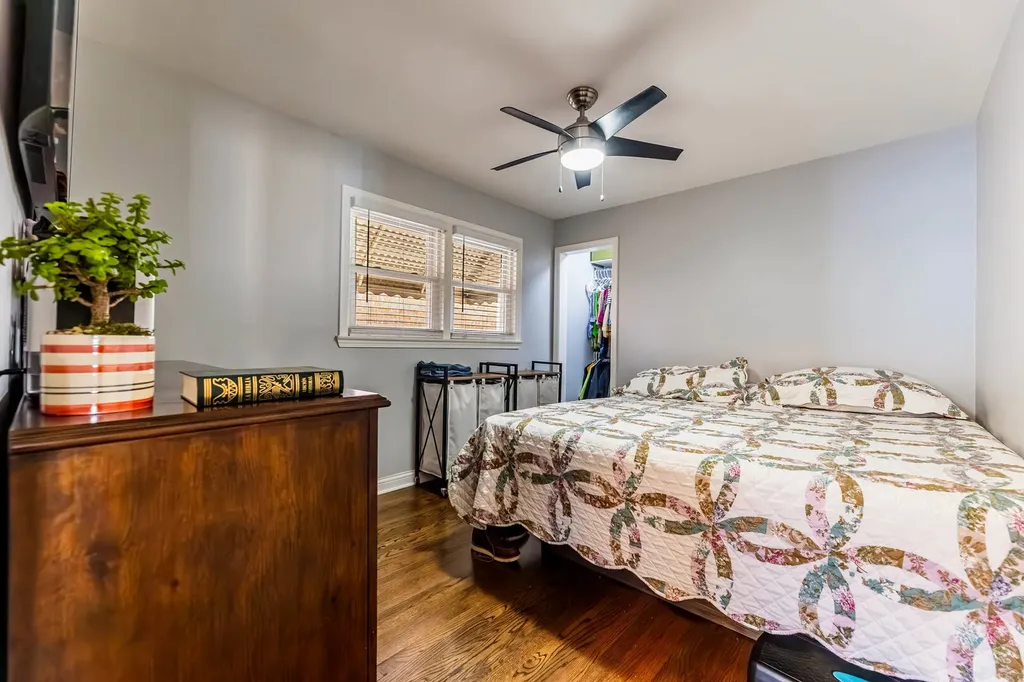 3507 West 77th Street Chicago IL 60652