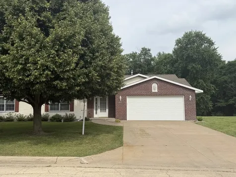 771 South Parkcrest Drive Freeport IL 61032