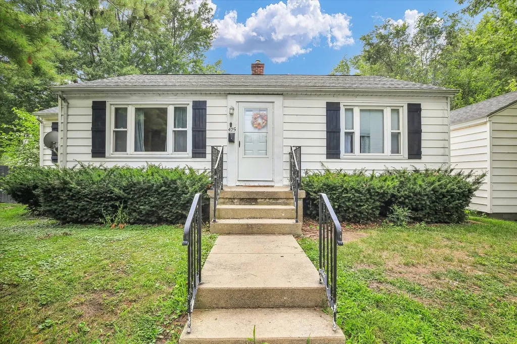 425 South Beech Street Arthur IL 61911