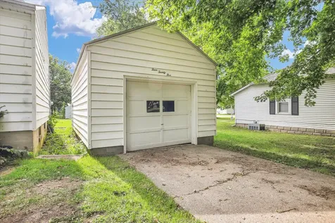 425 South Beech Street Arthur IL 61911