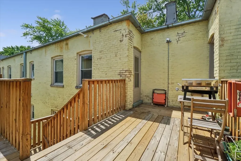 7025 North Wolcott Avenue Chicago IL 60626