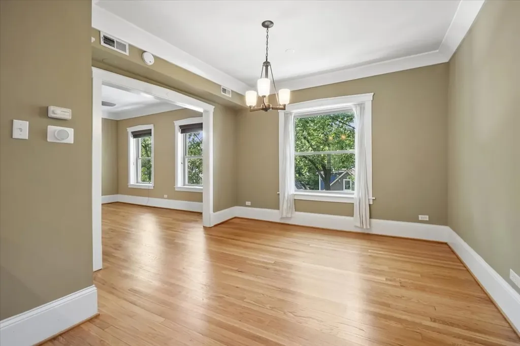 7025 North Wolcott Avenue Chicago IL 60626