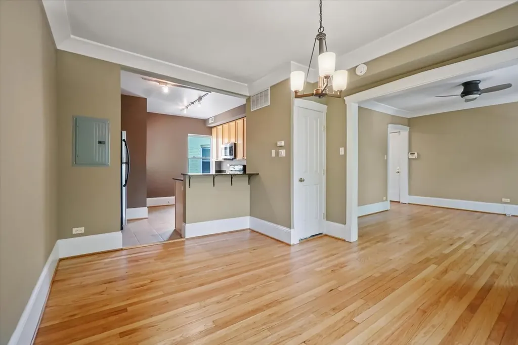 7025 North Wolcott Avenue Chicago IL 60626