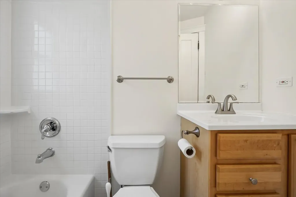 7025 North Wolcott Avenue Chicago IL 60626