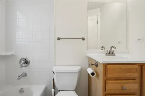 7025 North Wolcott Avenue Chicago IL 60626