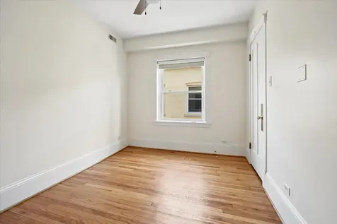 7025 North Wolcott Avenue Chicago IL 60626