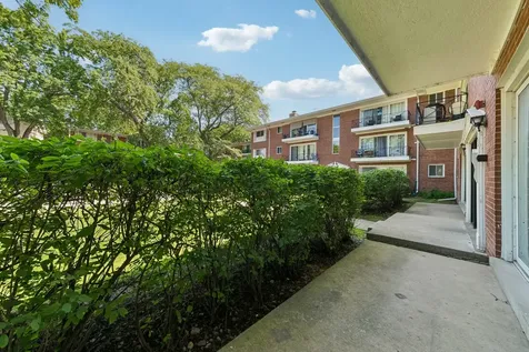 10111 Old Orchard Court Skokie IL 60076