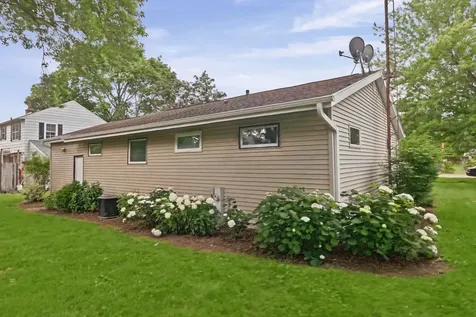 805 Garfield Street Harvard IL 60033