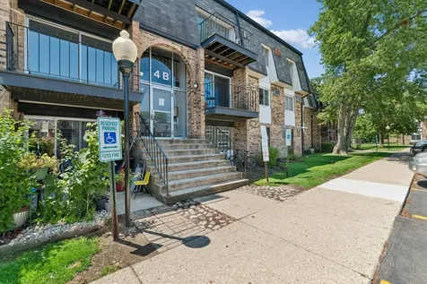 4B East Dundee Quarter Drive Palatine IL 60074