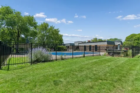4B East Dundee Quarter Drive Palatine IL 60074