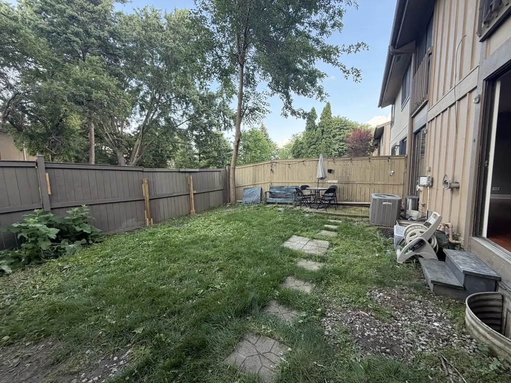 800 Oregon Trail Roselle IL 60172