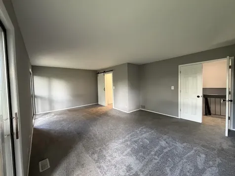 800 Oregon Trail Roselle IL 60172