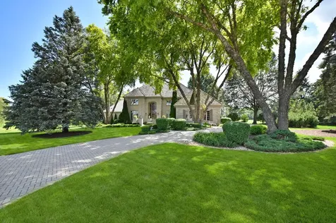38W601 Clubhouse Drive St. Charles IL 60175