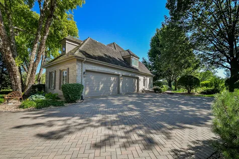 38W601 Clubhouse Drive St. Charles IL 60175