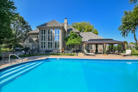 38W601 Clubhouse Drive St. Charles IL 60175