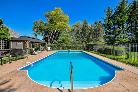 38W601 Clubhouse Drive St. Charles IL 60175